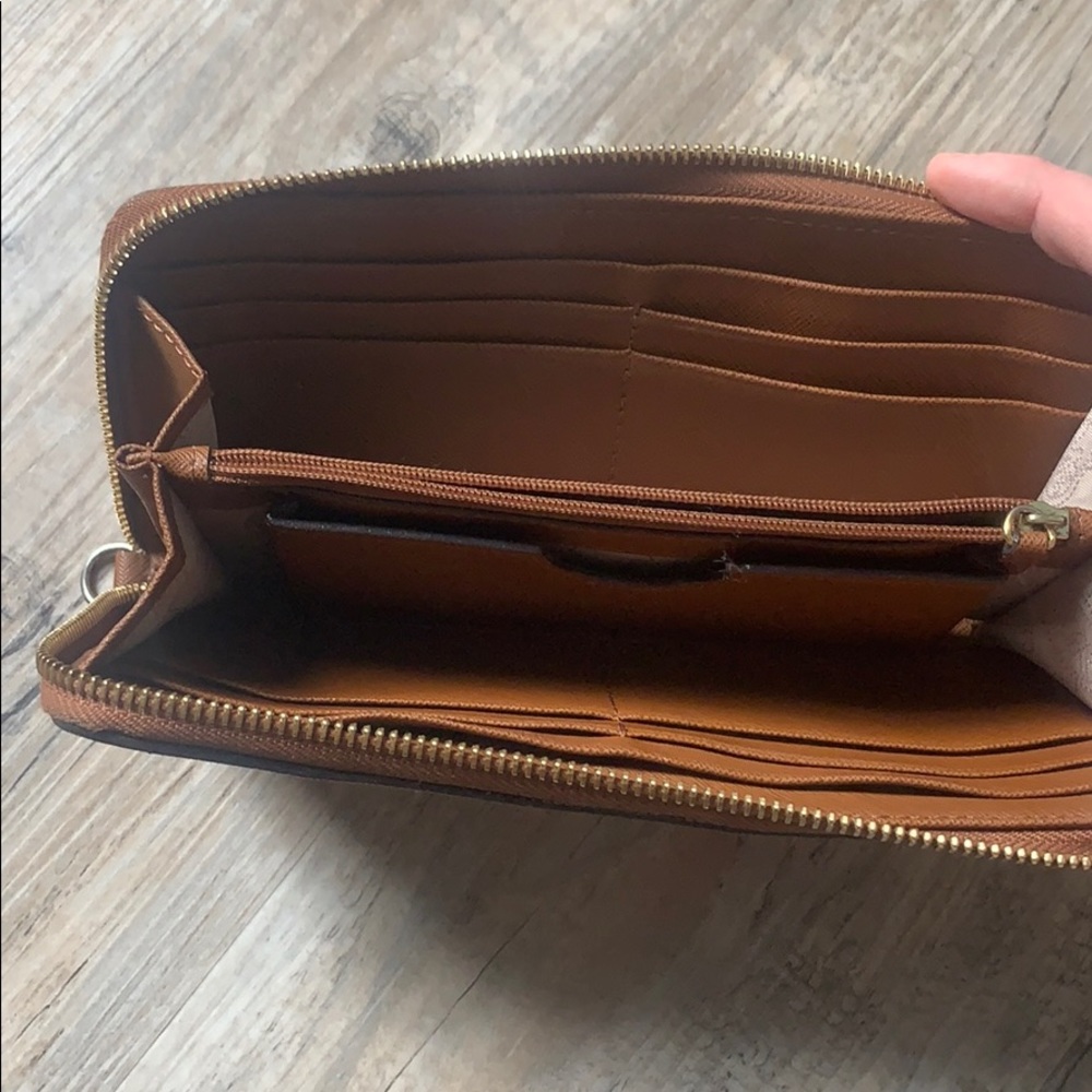 Michael Kors wallet - Picture 2 of 5